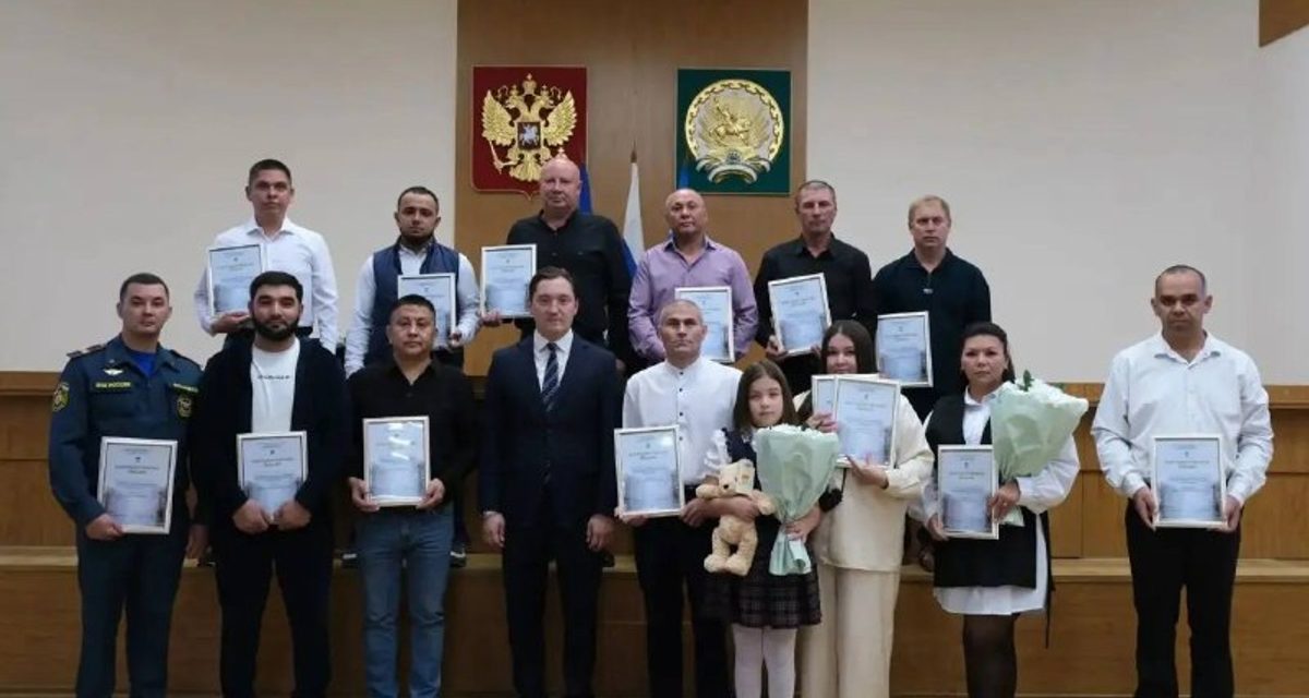 Горожане вытаскивали людей из горящего ТСК «Солнечный» — теперь им вручили благодарности
